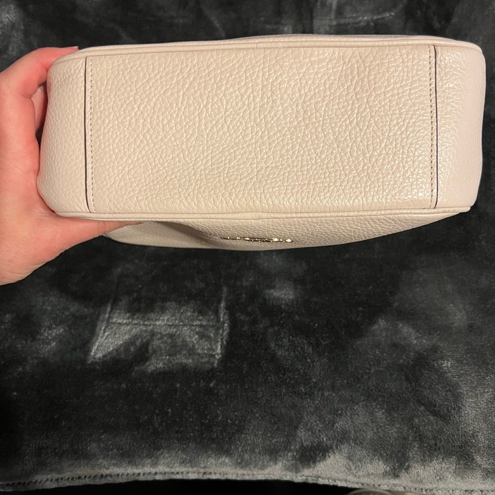 Coach Cream Leather Crossbody Bag. - Picture 5 of 14